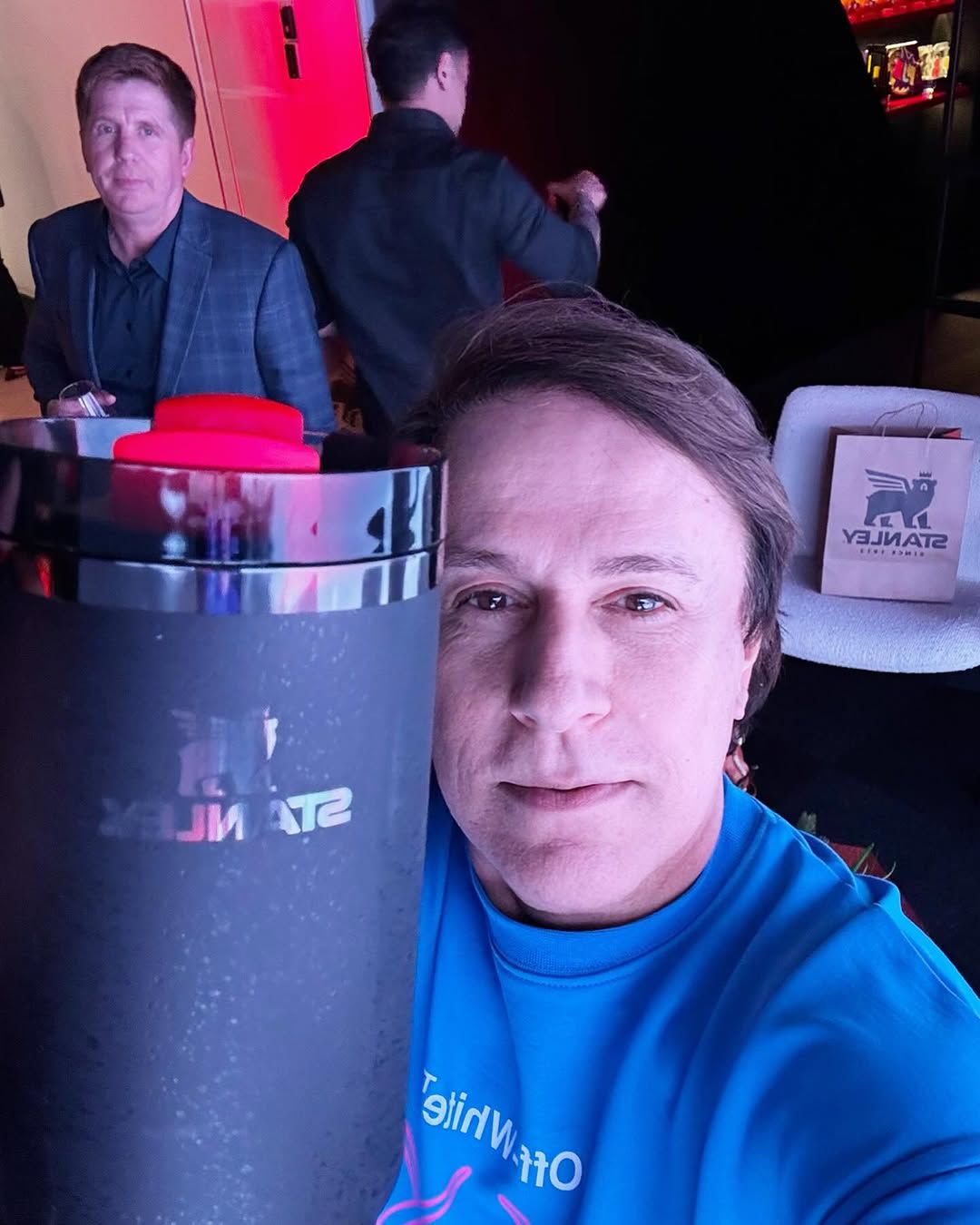 Tom Cavalcante prestigia lançamento dos novos copos Stanley