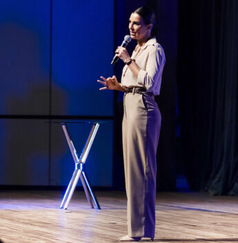 Cíntia Chagas ministra palestra sobre oratória e comunicação eficaz em Fortaleza