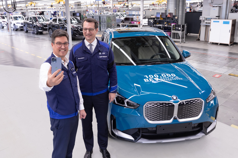 Fábrica da BMW atinge novo recorde com veículos totalmente elétricos produzidos em 2024