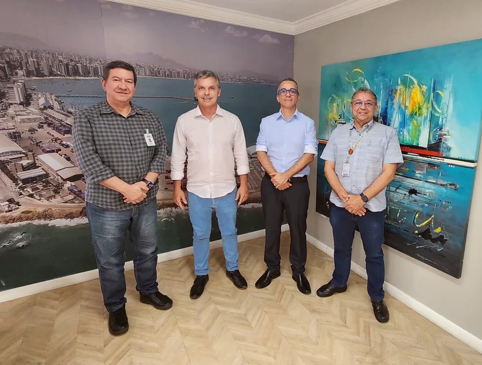Lúcio Gomes discute projetos para o Porto de Fortaleza com diretor da Antaq Lúcio Gomes discute projetos para o Porto de Fortaleza com diretor da Antaq