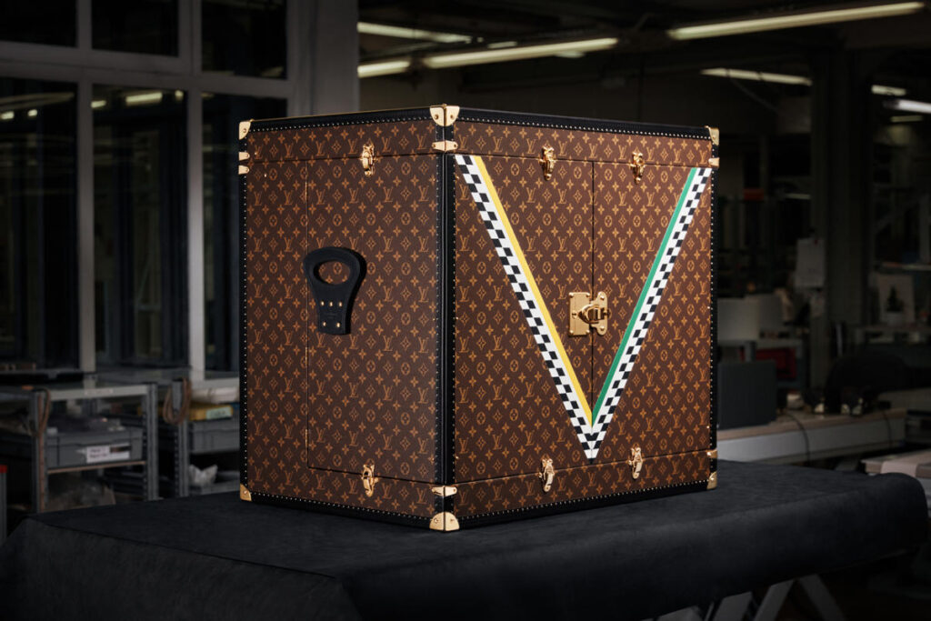 Lv F1 Melbourne Trophy Trunk (6)