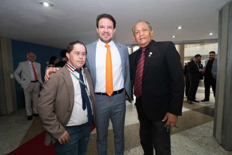Legislativo cearense - Romeu Aldigueri toma posse como presidente da Alece e enfatiza compromisso democrático