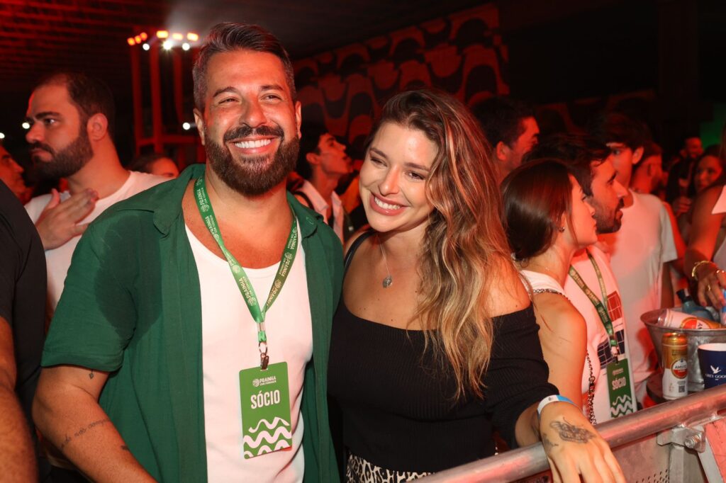 
				Rafael Cuia E Manu Maya
				