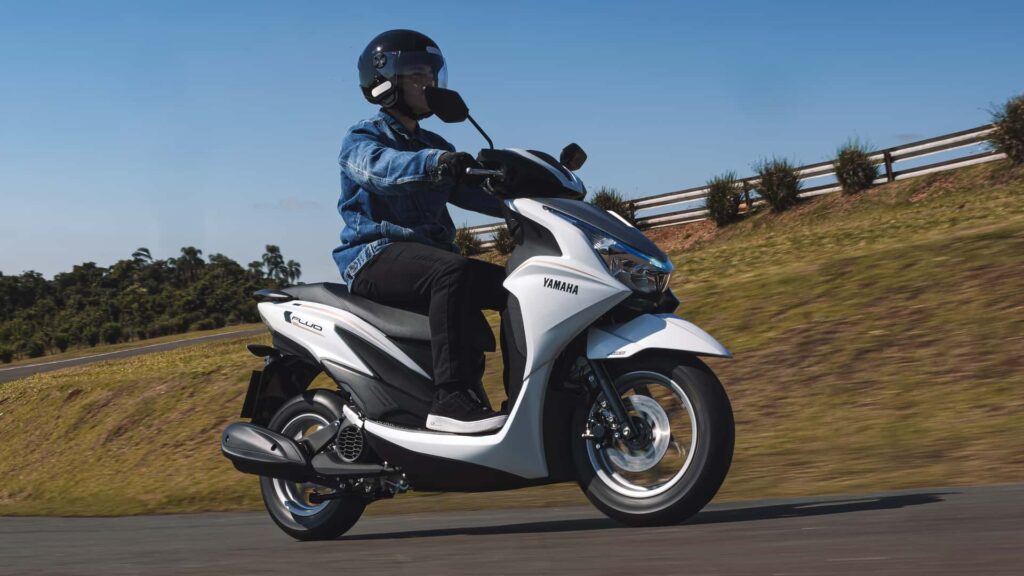 Yamaha Fluo Abs Hybrid Connected 2025