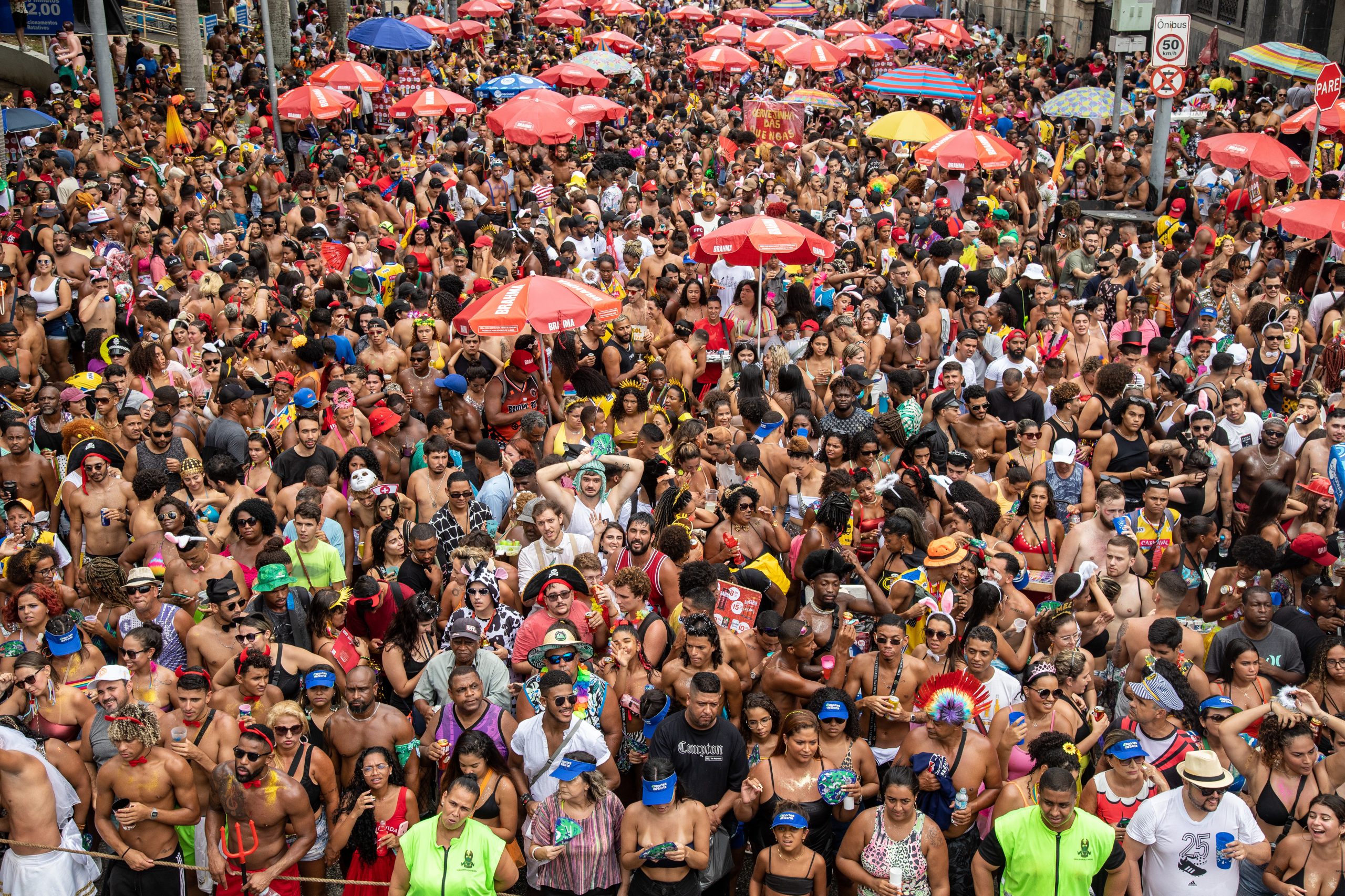 Bloquinhos de rua, dicas de looks e de segurança: saiba como a IA da Luzia pode ajudar usuários a se prepararem para o Carnaval Bloquinhos de rua, dicas de looks e de segurança: saiba como a IA da Luzia pode ajudar usuários a se prepararem para o Carnaval