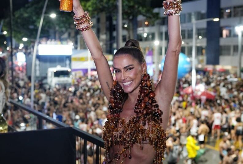 Deborah Secco No Camarote Salvador