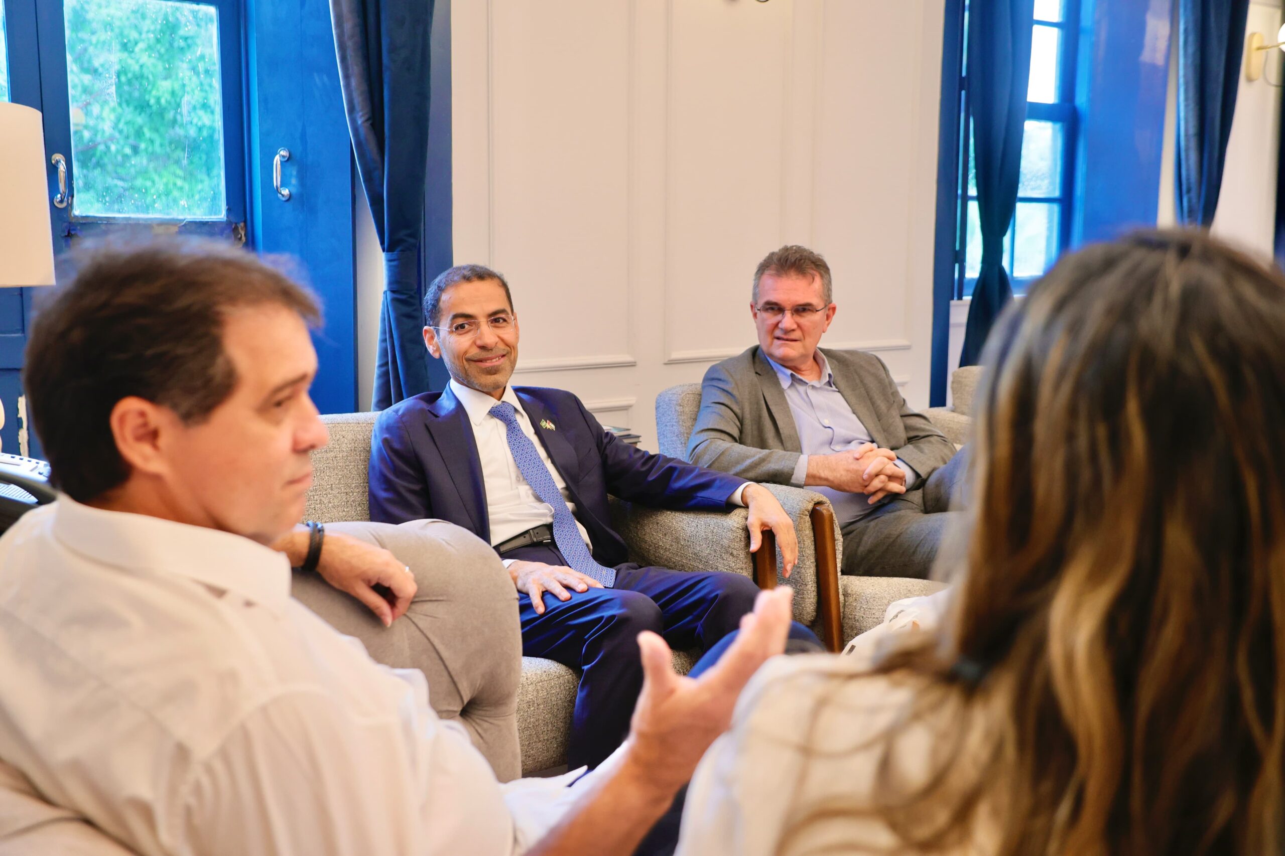 Prefeito de Fortaleza recebe embaixador dos Emirados Árabes para tratar de parcerias Prefeito de Fortaleza recebe embaixador dos Emirados Árabes para tratar de parcerias