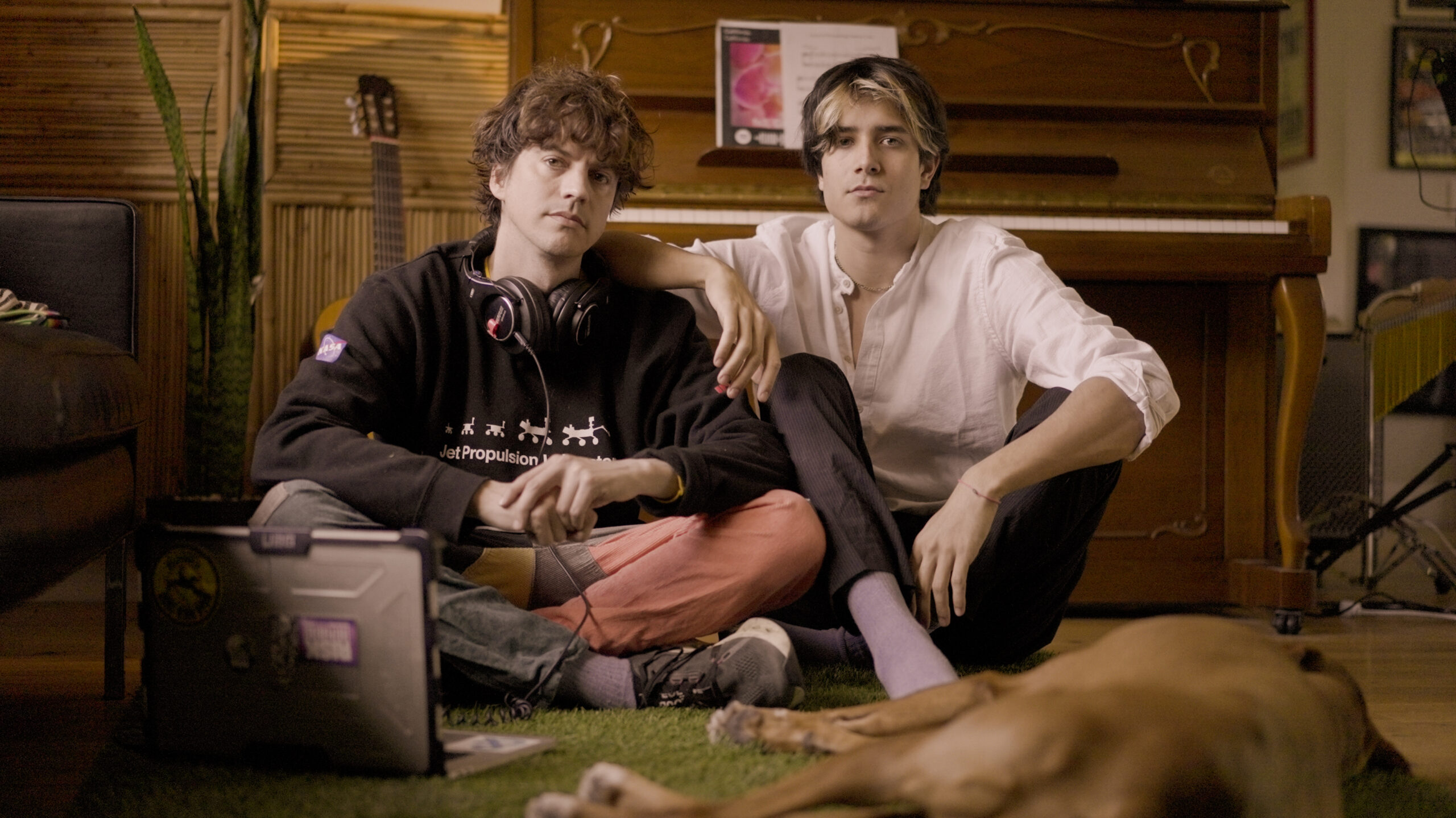 Duo FernandoS leva performance multimídia ao SXSW 2025