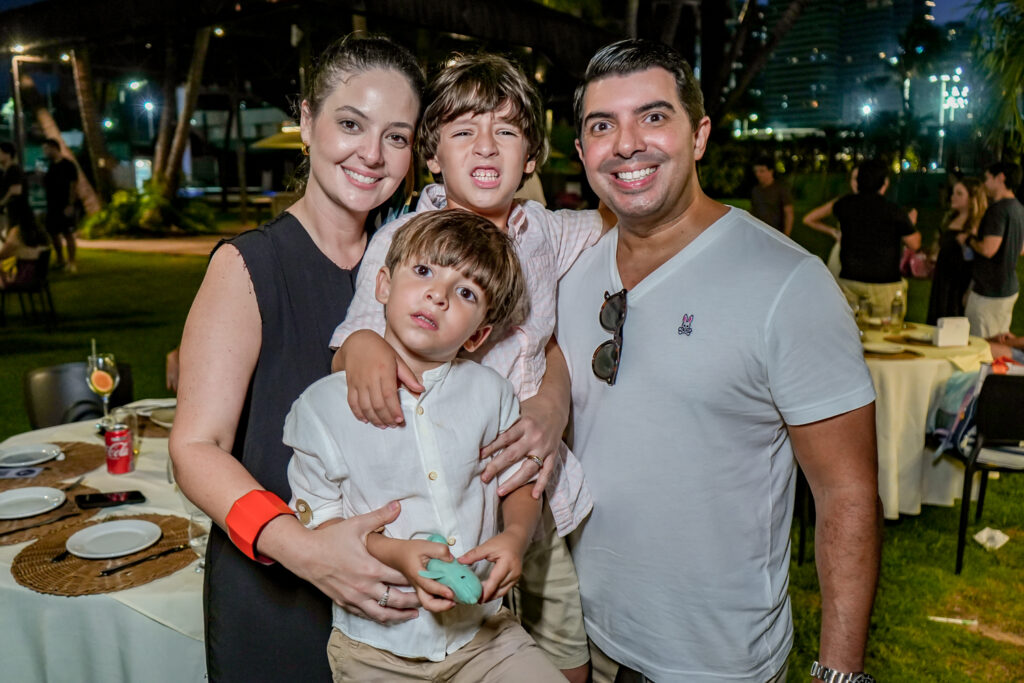 
				Gustavo, Lara E Guilherme Laprovitera, Gera Neto
				