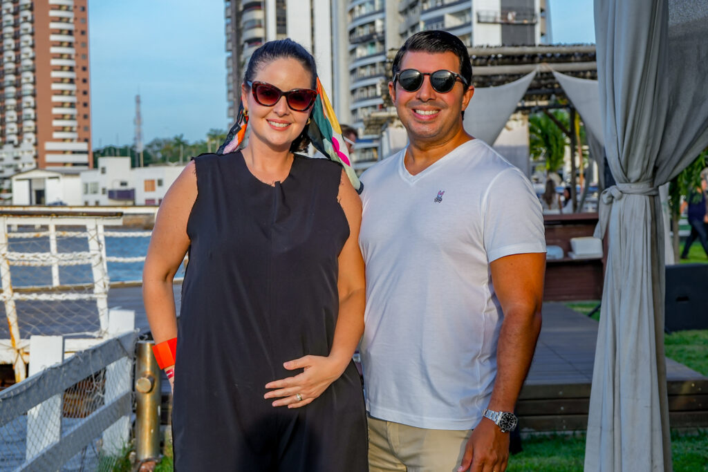 
				Lara Laprovitera E Gera Neto
				