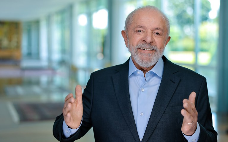 Lula anuncia pagamento do programa Pé-de-Meia a partir desta terça-feira (25)