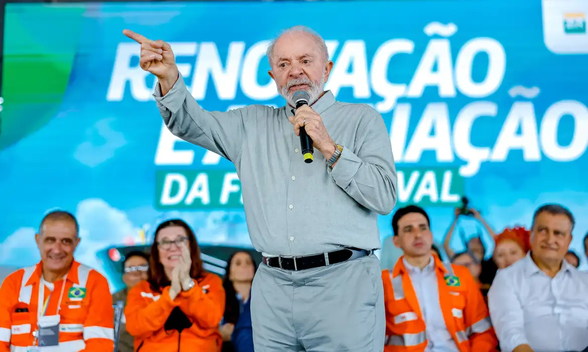 Lula diz que combustíveis fósseis vão financiar a transição energética Lula diz que combustíveis fósseis vão financiar a transição energética