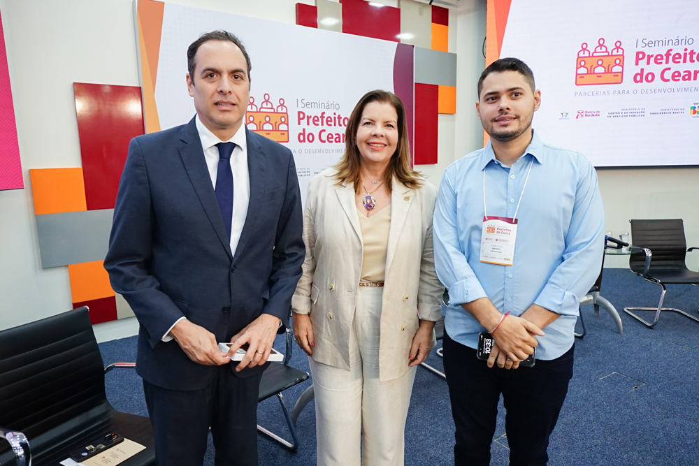 Banco do Nordeste reúne prefeitos e diretoria em seminário sobre desenvolvimento regional Banco do Nordeste reúne prefeitos e diretoria em seminário sobre desenvolvimento regional