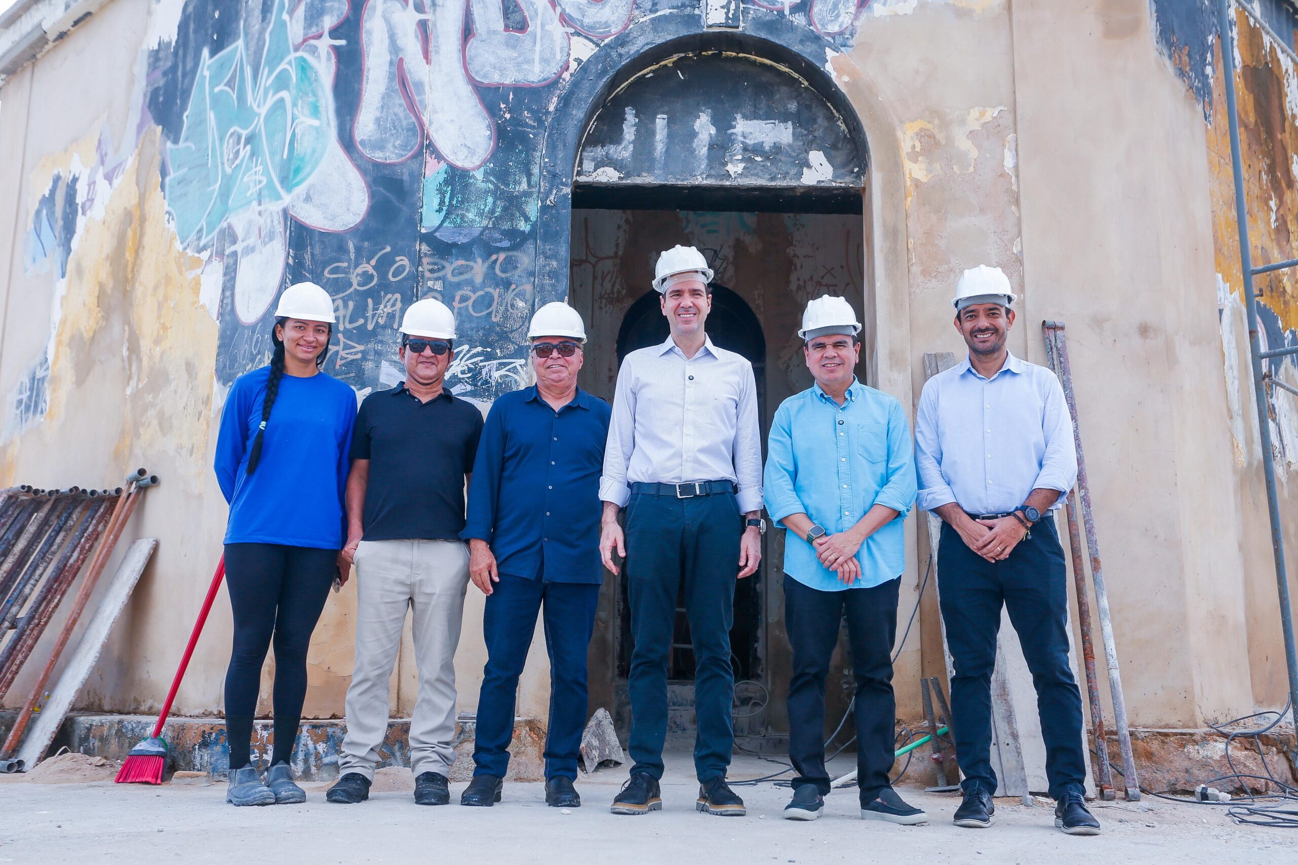 Eduardo e Chagas Vieira visitam obras de revitalização do Farol do Mucuripe Eduardo e Chagas Vieira visitam obras de revitalização do Farol do Mucuripe