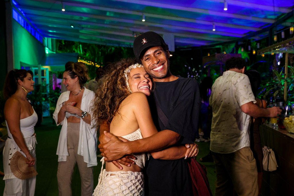 Icaro Silva E Aline Borges