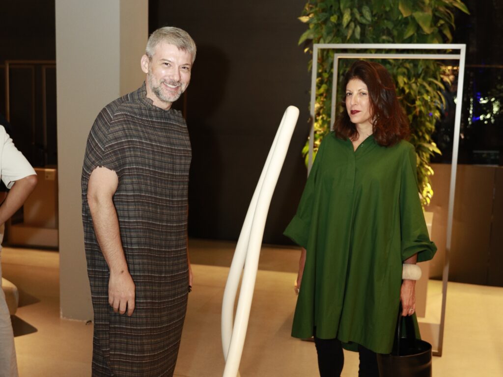 Jay Boggo, Taissa Buescu