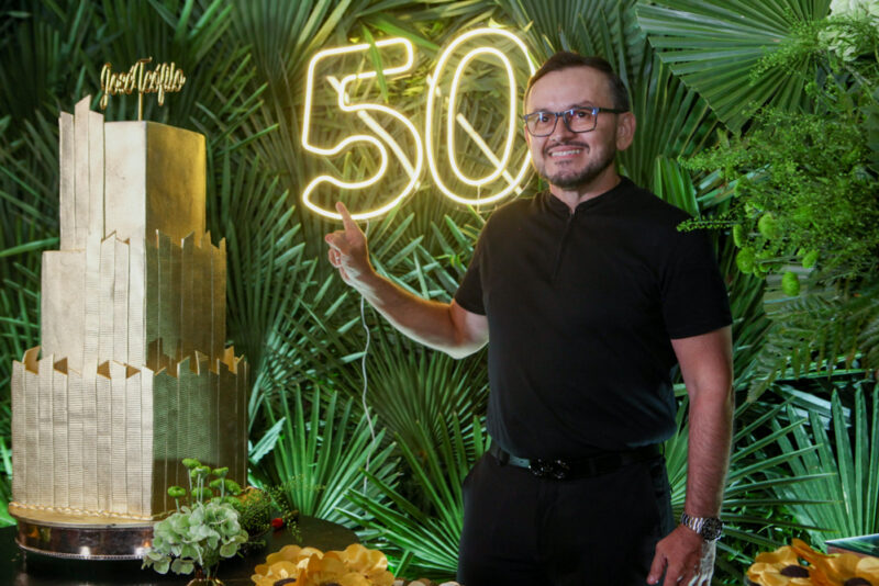B-DAY - José Teófilo comemora 50 anos rodeado pela família e amigos em Sunset Party no Gran Marquise
