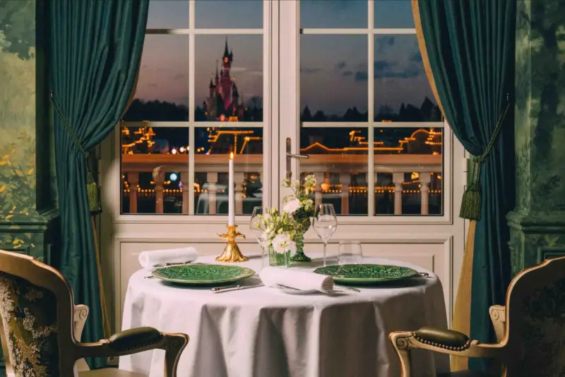 Disneyland Paris inaugura restaurante de chef com estrela Michelin e menu inspirado em clássicos da Disney