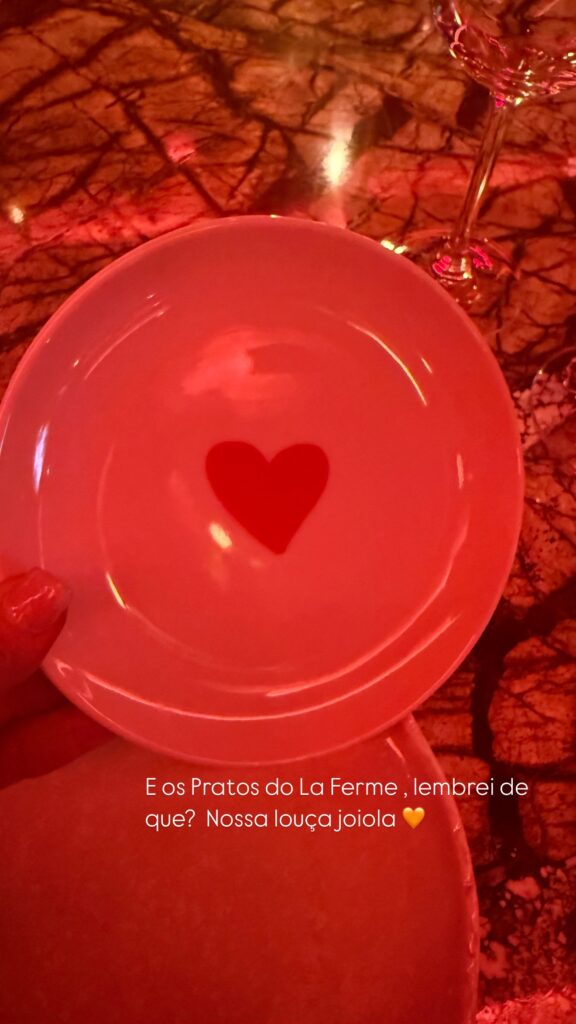 Lara Romcy No La Ferme Saint Amour