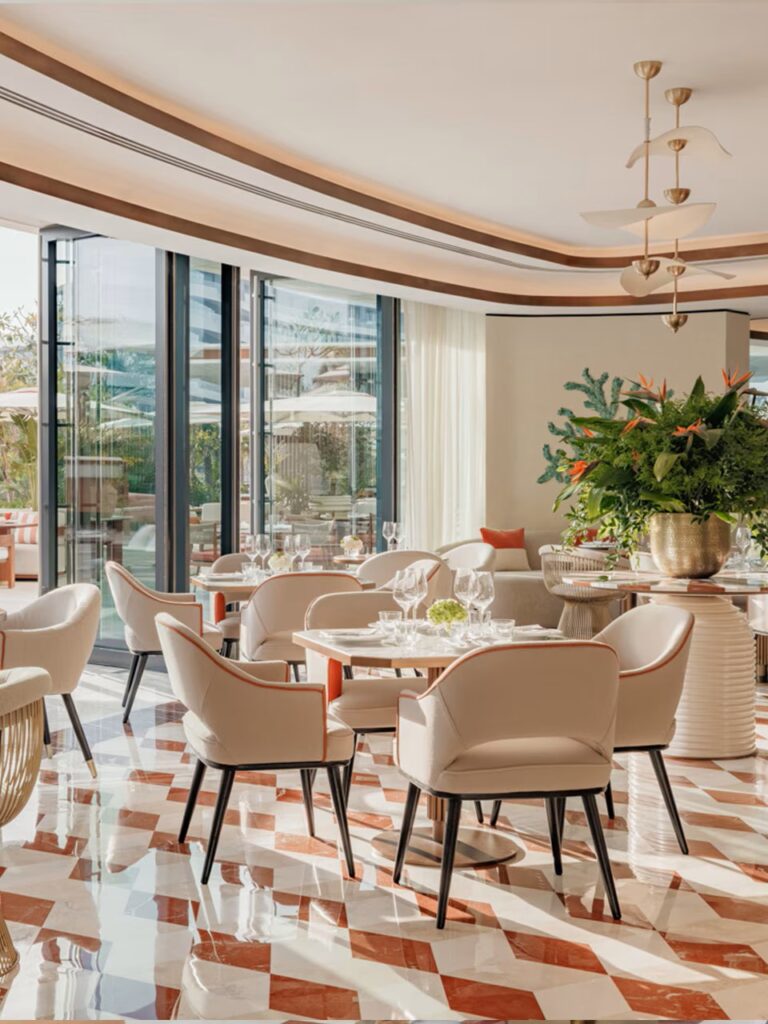 Maar Commodore Club Hotel Fnb Listing Card