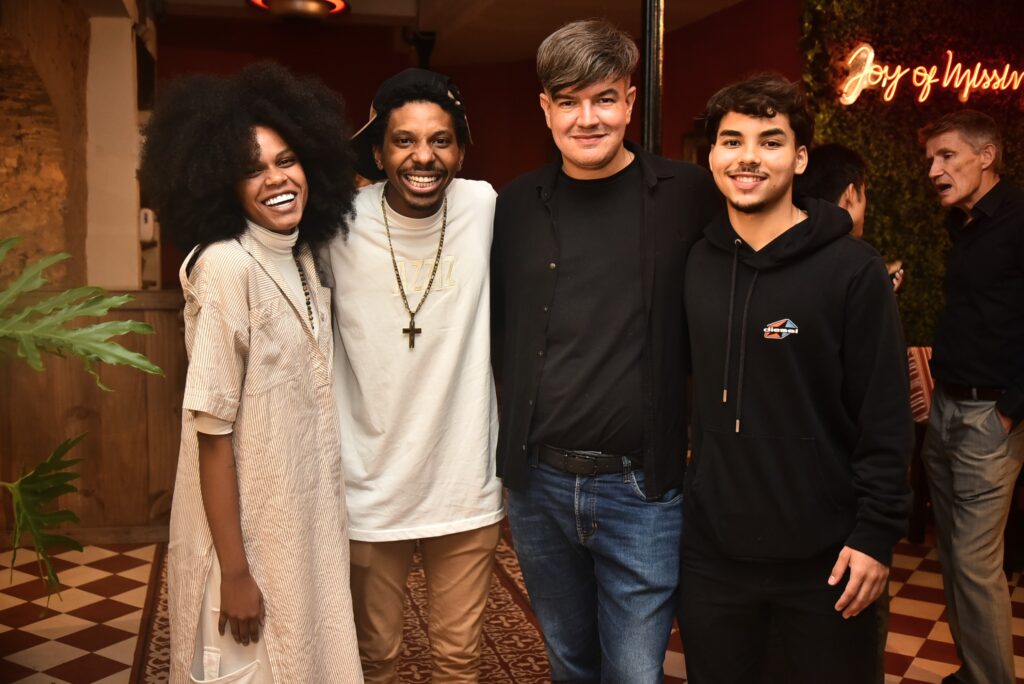 Nayara Zabelê, Lucas Penteado, Thiago Herrea E Eduardo Soares (2)