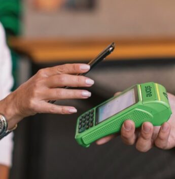 Uso de pagamentos digitais atinge 90% dos consumidores na América Latina, revela Mastercard