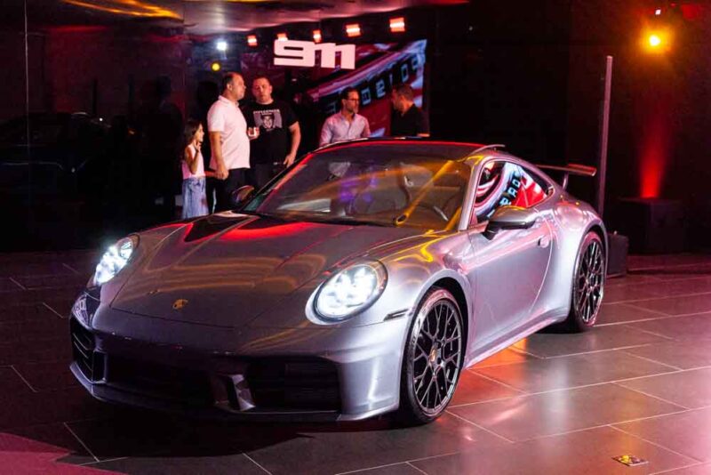 Mercado de luxo - Novo Porsche 911 Carrera chega a Fortaleza em noite exclusiva no Porsche Center