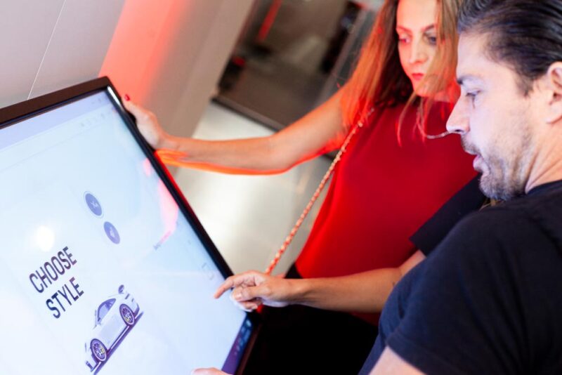 Mercado de luxo - Novo Porsche 911 Carrera chega a Fortaleza em noite exclusiva no Porsche Center