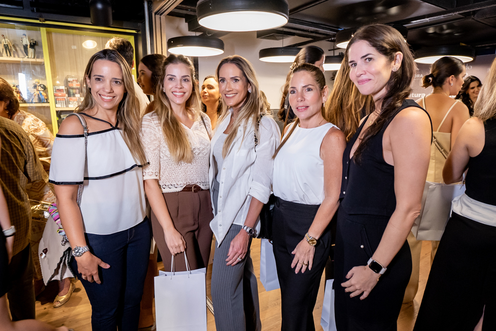 Rafaela Benevides, Izabel Brasil, Larissa Mendes, Carol Amora E Caroline Vilar