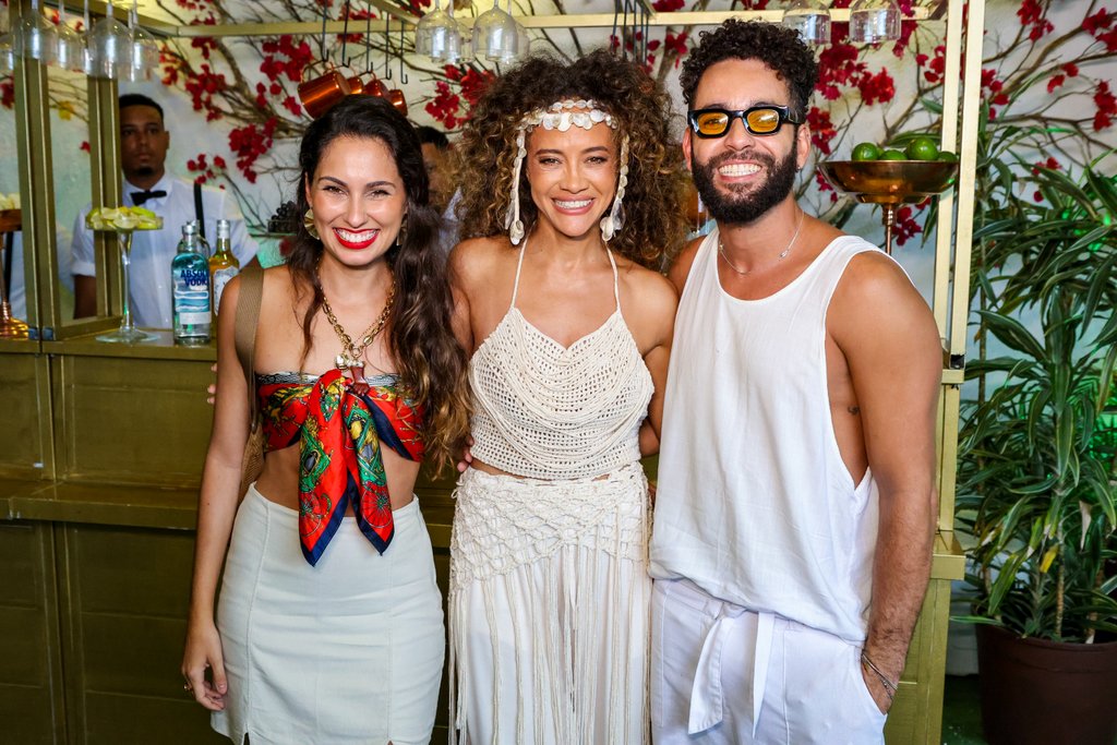 Raissa Xavier, Aline Borges E Victor Alburqueque