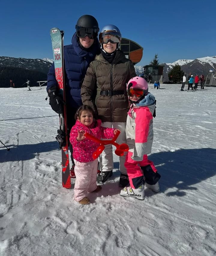 Rodrigo Carneiro E Camile Quintão Com As Filhas Victoria E Celine Em Baqueira Beret