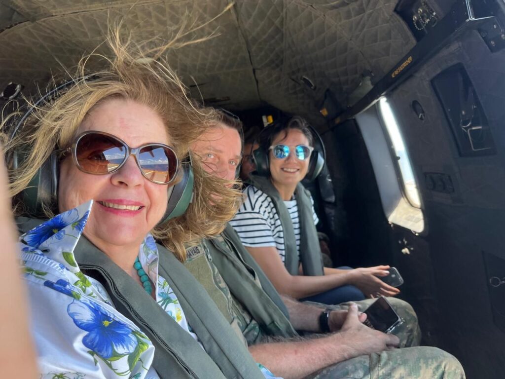 Roseane Medeiros E Marlene Pinheiro A Caminho Da Visita Ao Navio Francês Mistral