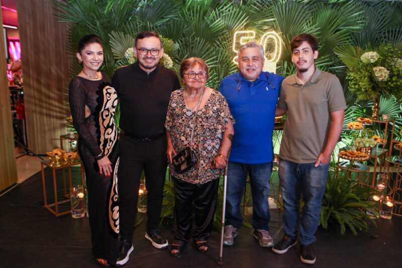 B-DAY - José Teófilo comemora 50 anos rodeado pela família e amigos em Sunset Party no Gran Marquise