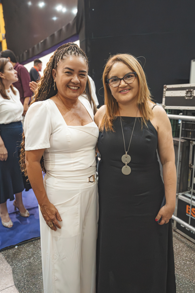 Adriana Almeida E Maura Isidorio