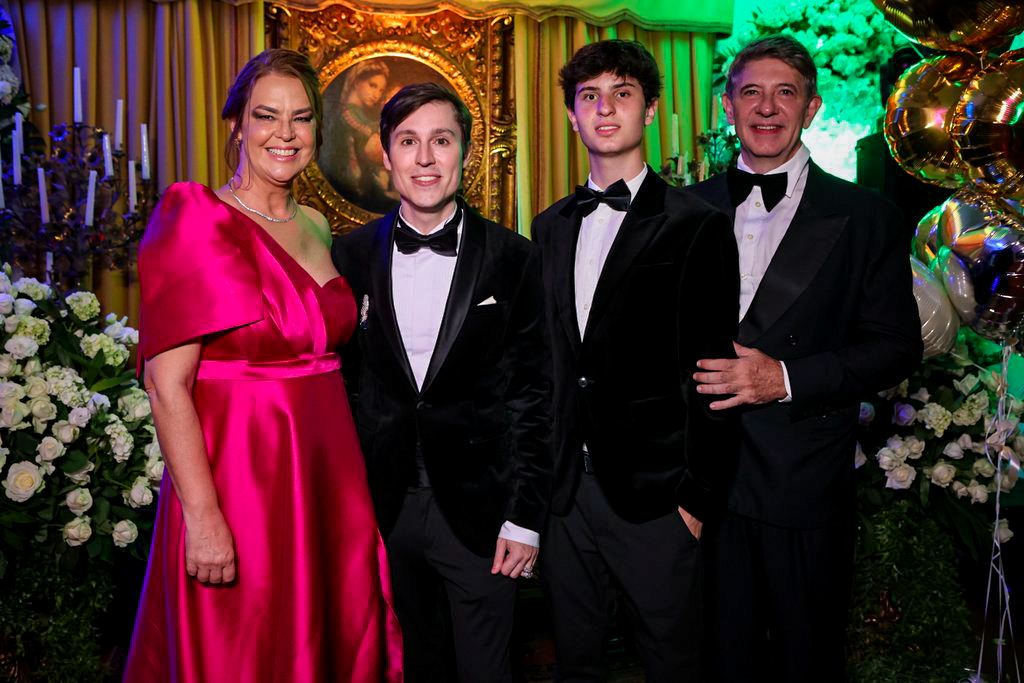 Alessandra Arnaud, Gabriel Monteiro De Castro, Lorenzo Arnaud E Arnaldo Merian