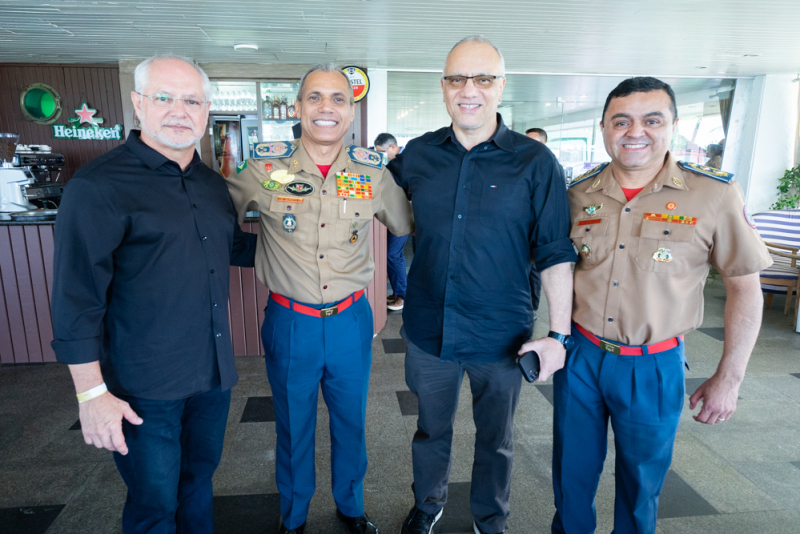 Sessão parabéns - Comandante-geral do Corpo de Bombeiros do Ceará, coronel Cláudio Barreto, comemora aniversário em almoço no Iate Clube