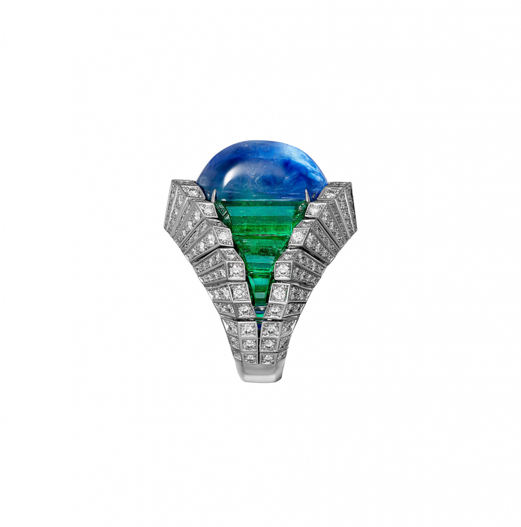 Anel Com Grande Pedra Central Azul E Verde E Diamantes Na Borda, Cartier, 2017, Coleção Particular.