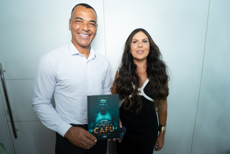A Saga Cafu - Cafu recebe fãs no lançamento de sua biografia no Iguatemi Bosque, em Fortaleza