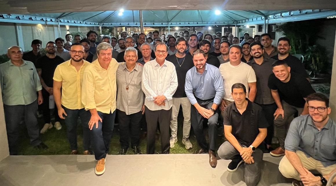Beto Studart compartilha trajetória pessoal em encontro com jovens da Aliança de Misericórdia Beto Studart compartilha trajetória pessoal em encontro com jovens da Aliança de Misericórdia