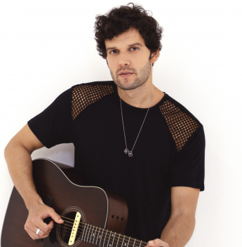 Davi Cartaxo retorna a Fortaleza com show intimista e hits autorais no Coco Bambu Iguatemi