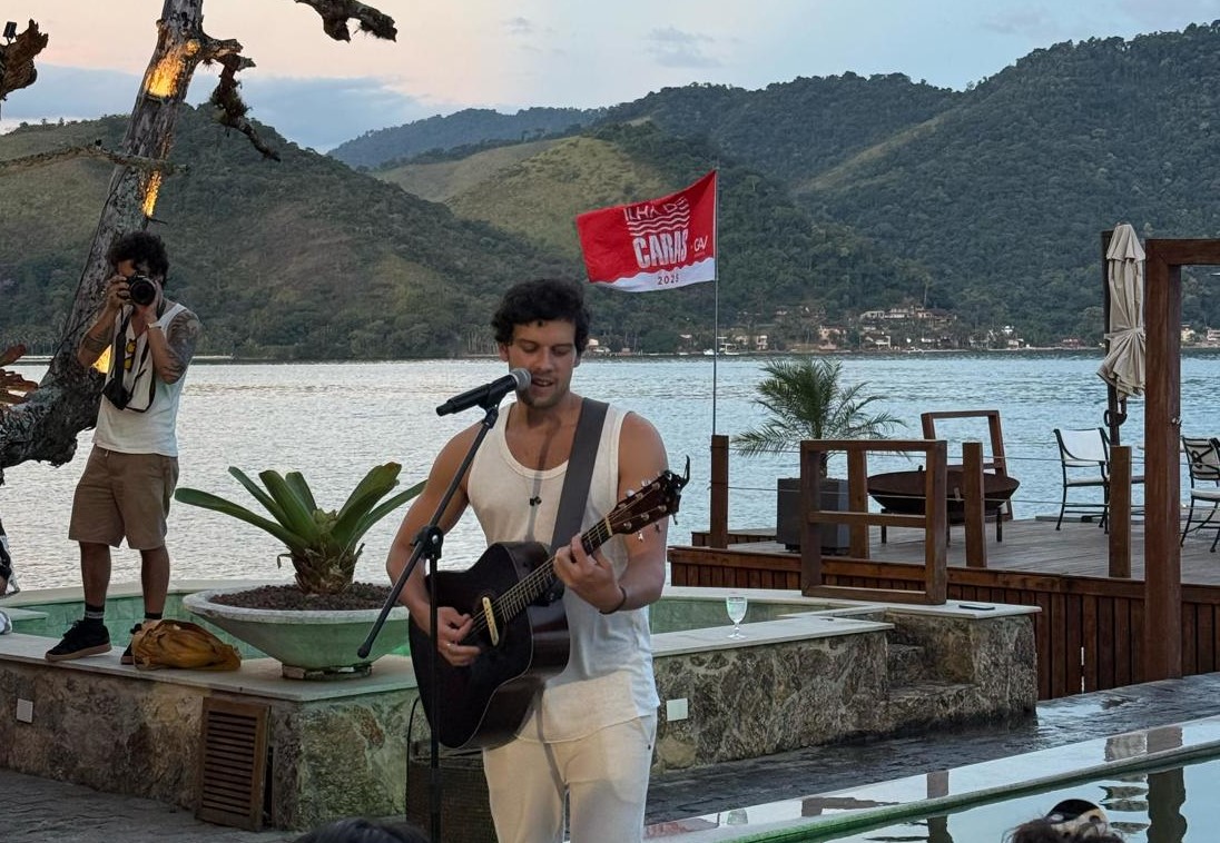 Davi Cartaxo leva repertório autoral e clima pop-MPB à Ilha de Caras
