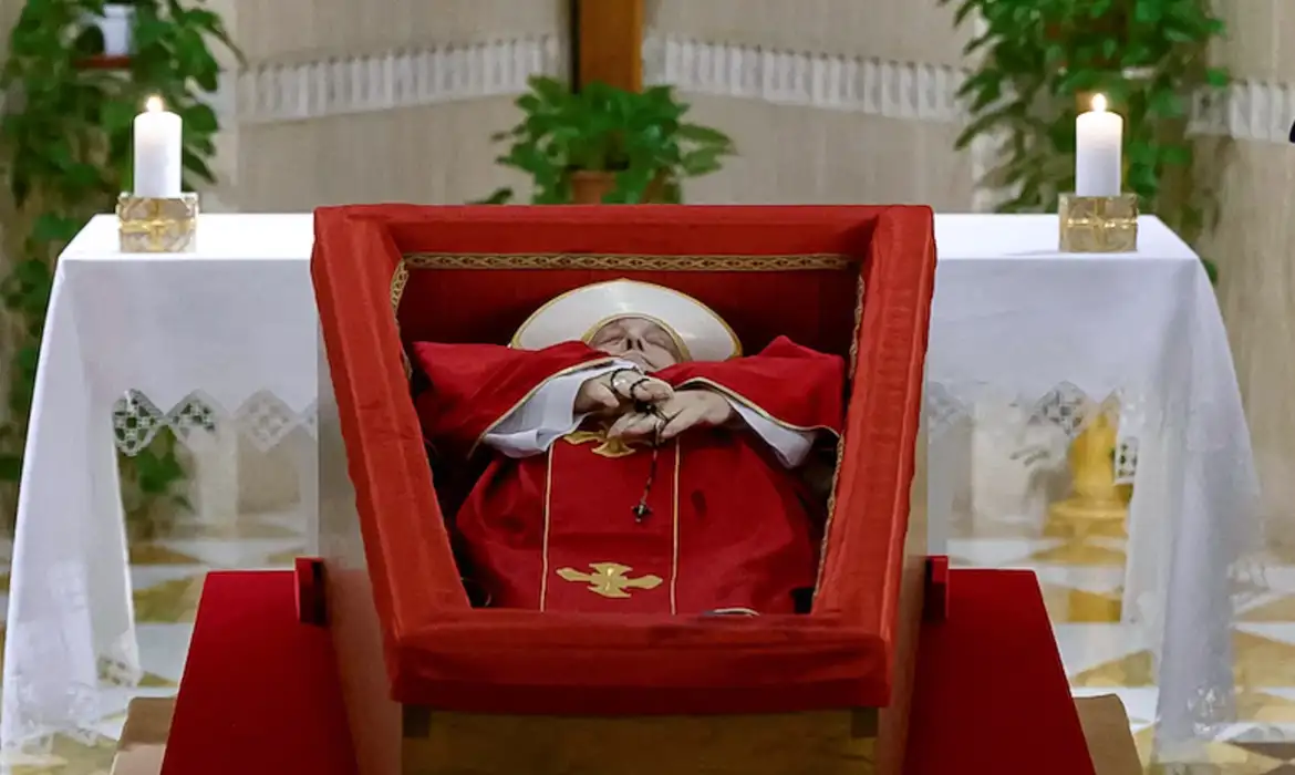 Papa Francisco: fiéis poderão se despedir a partir desta quarta; funeral será sábado, no Vaticano