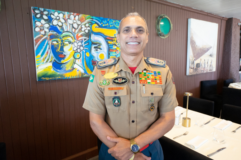 Sessão parabéns - Comandante-geral do Corpo de Bombeiros do Ceará, coronel Cláudio Barreto, comemora aniversário em almoço no Iate Clube