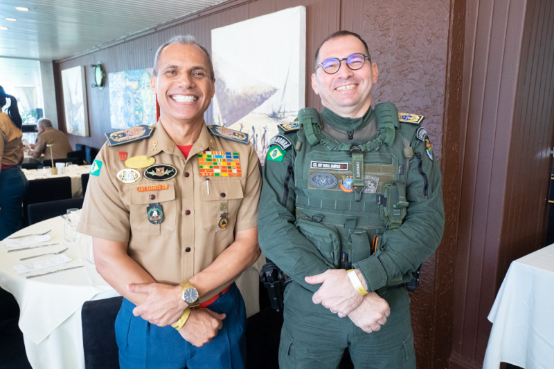 Sessão parabéns - Comandante-geral do Corpo de Bombeiros do Ceará, coronel Cláudio Barreto, comemora aniversário em almoço no Iate Clube
