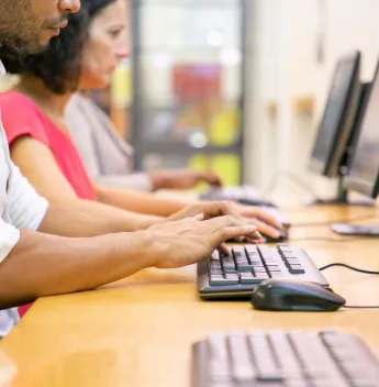 Setor de serviços fica estável em junho e sobe 2% no 1º semestre