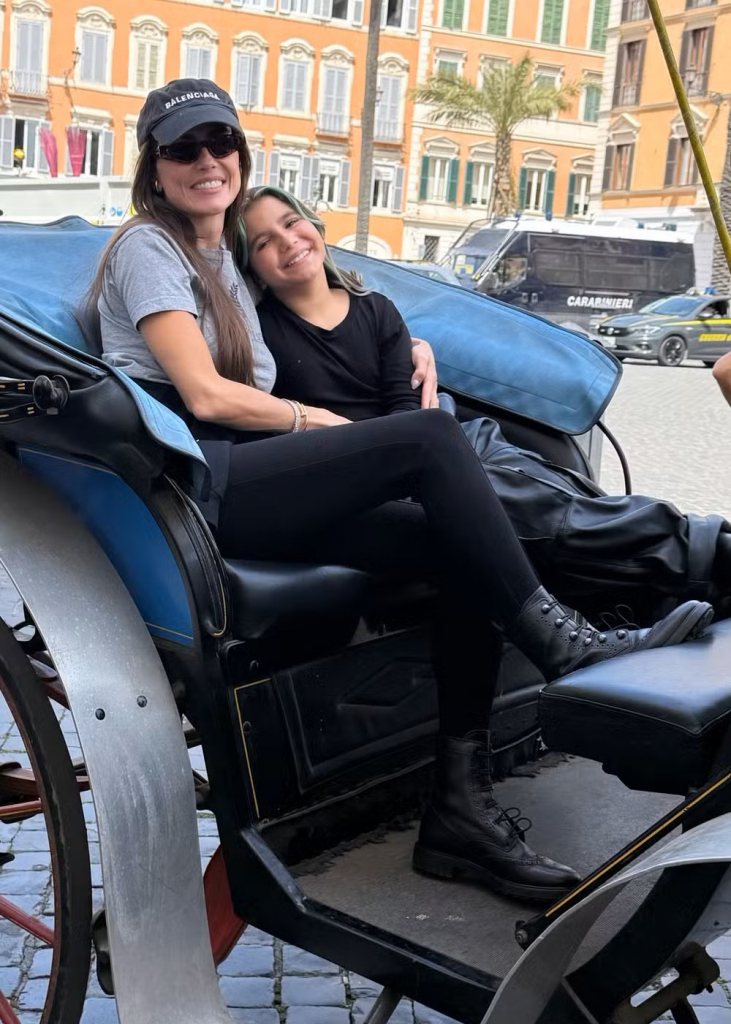 Deborah Secco E Maria Flor Em Roma 6