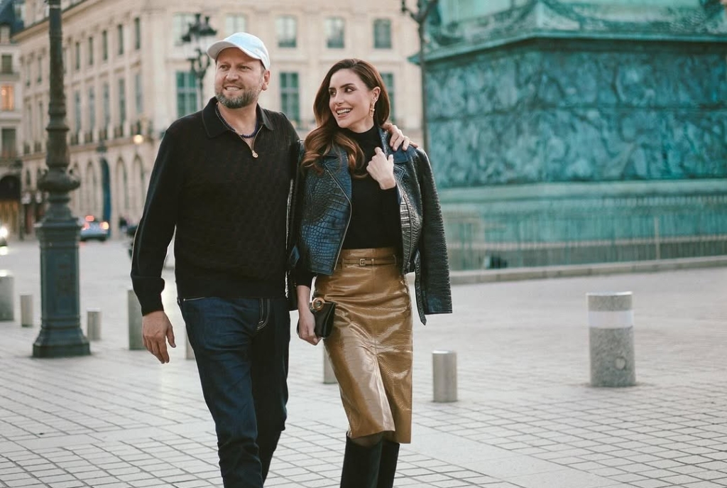 Em Paris, A Cidade Que Inspira Amor, Ao Lado Do Meu Amor. Um Momento Só Nosso, Com Uma Programação Super Especial. #paris #annewilians #nelsonwilians #familiawilians