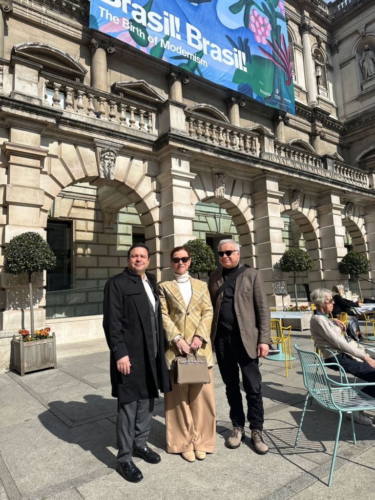 Igor E Aline Com Sr Adrian Locke