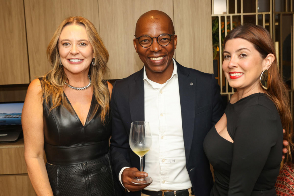 Kika Macedo, Luvo Ntezo E Vanessa Real