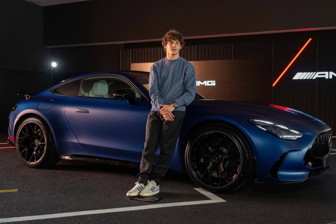 Kimi Antonelli ganha Mercedes AMG GT 63, mas está proibido de dirigir na Itália